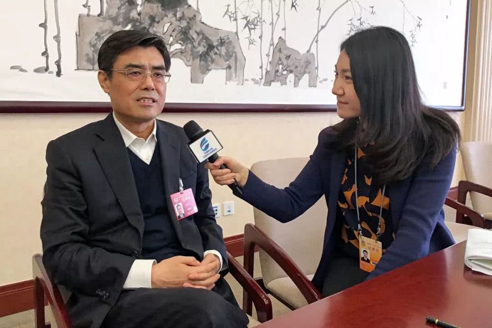 當(dāng)好能源轉(zhuǎn)型與清潔發(fā)展排頭兵——訪(fǎng)全國(guó)政協(xié)委員，中國(guó)華能集團(tuán)有限公司董事長(zhǎng)、黨組書(shū)記舒印彪