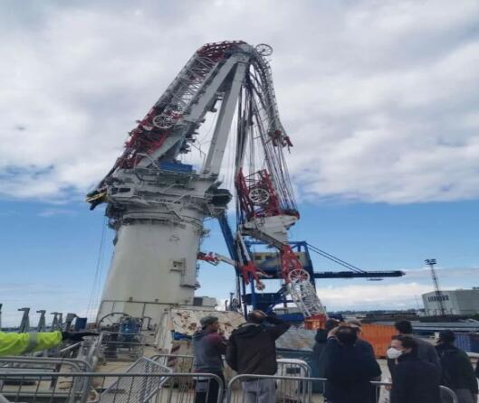 全球最大噸位風(fēng)電安裝船吊臂攔腰折斷，損失1億歐元