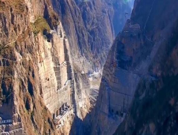 為建烏東德水電站，在峽谷底部挖90米深洞穴，用來干嘛的？