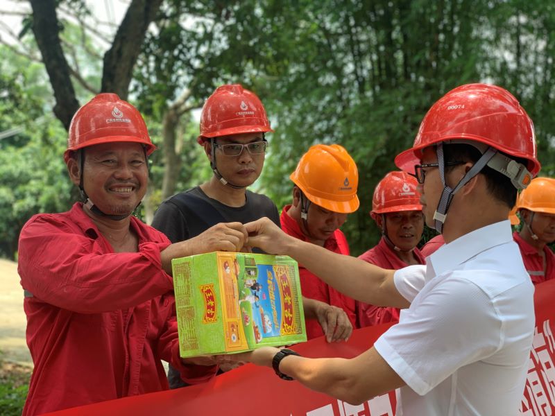 南方電網(wǎng)廣西新電力集團(tuán)博白供電局夏送清涼鼓干勁，情系一線保供電