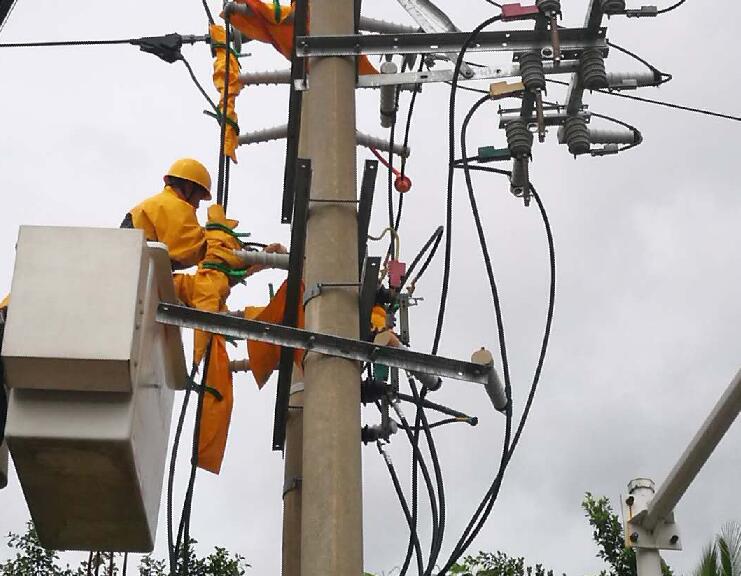 海南陵水供電局超常規(guī)舉措開(kāi)展旁路不停電作業(yè),提升居民電力獲得感