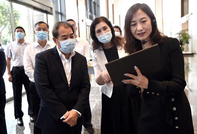 南方電網(wǎng)公司董事長(zhǎng)、黨組書(shū)記孟振平調(diào)研鼎和保險(xiǎn)公司