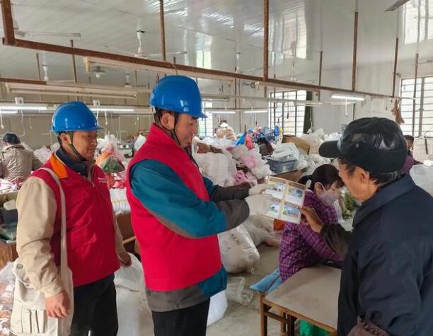 國網南京高淳固城供電所黨員服務隊守護企業(yè)用電安全