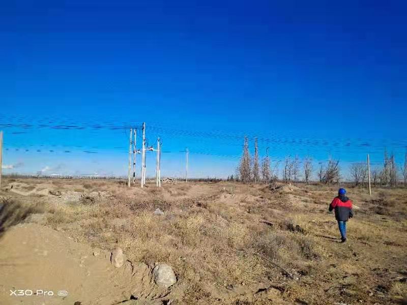 烏海電業(yè)局農(nóng)電處千里山農(nóng)電所：加強巡線，確保冬季電網(wǎng)安全