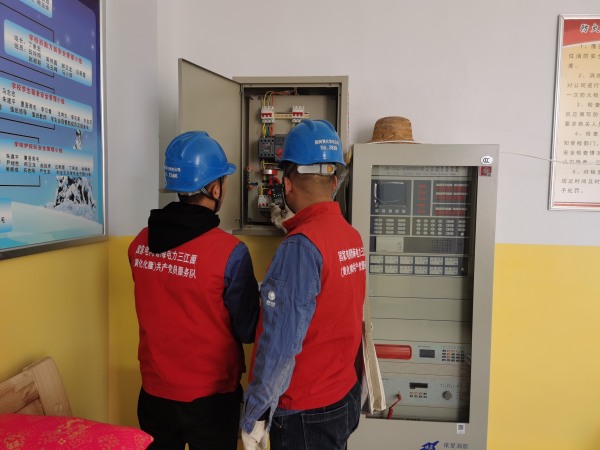 國網(wǎng)青海黃化化隆縣供電公司:開學(xué)季“用電檢查”進(jìn)校園