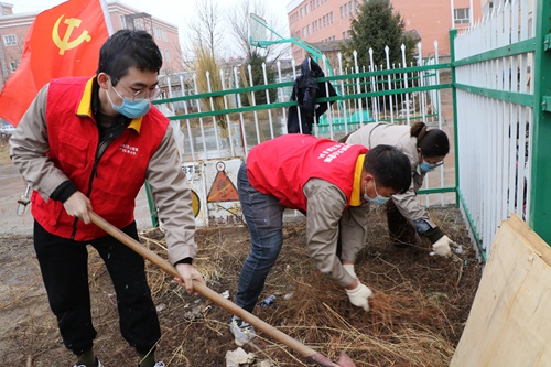 國(guó)網(wǎng)伊犁供電公司：開(kāi)展“學(xué)雷鋒、樹(shù)新風(fēng)、做榜樣”志愿活動(dòng)