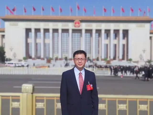 加快推動新能源行業(yè) 與人工智能融合創(chuàng)新——訪全國人大代表、樂山太陽能研究院院長姜希猛