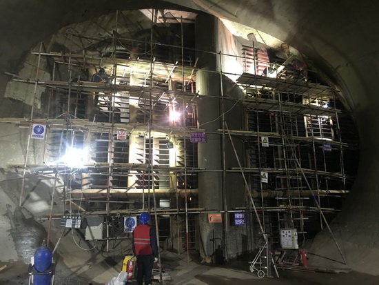 國(guó)網(wǎng)劉家峽水電廠7、8號(hào)機(jī)組進(jìn)水口攔污柵補(bǔ)焊打磨修復(fù)順利完成