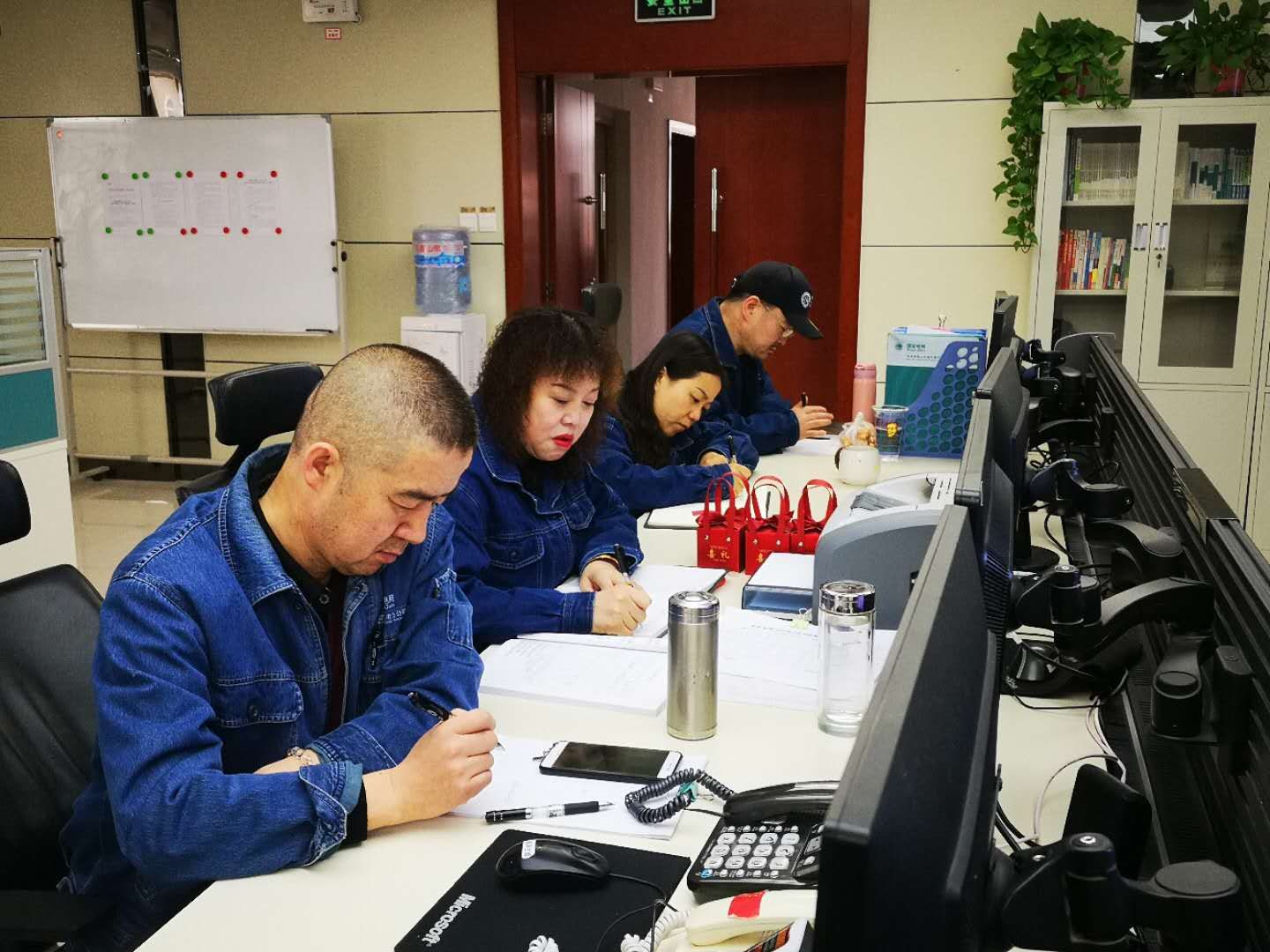 國網(wǎng)平?jīng)龉╇姽竟╇姺?wù)指揮中心：提升配網(wǎng)調(diào)度管理，保障春檢安全進(jìn)行