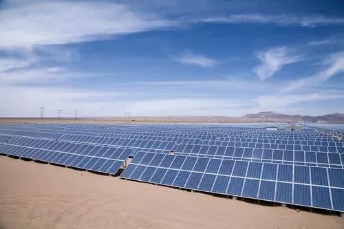 硅料“滾燙”，光伏“內耗”，誰在助推價格暴漲？