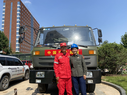 上陣夫妻檔，十天才回家