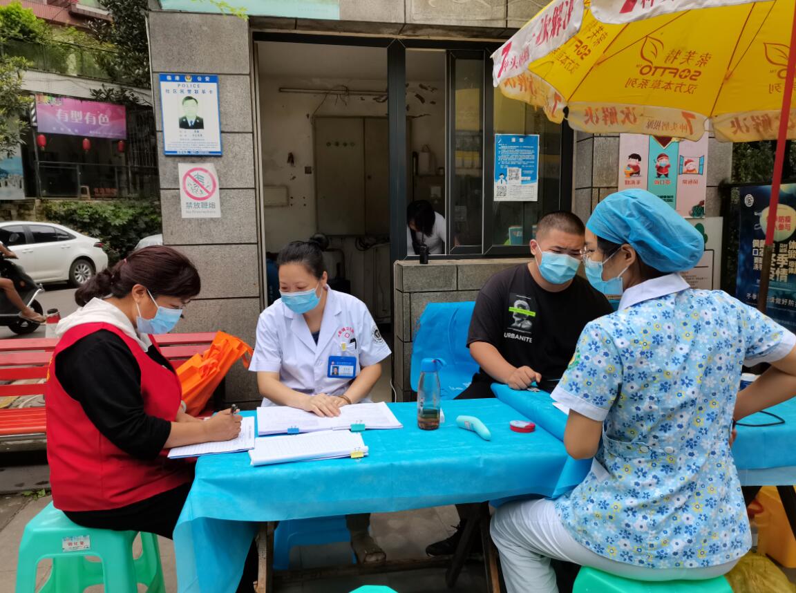 四川宜賓:電力退休職工辦實(shí)事 志愿服務(wù)入社區(qū)