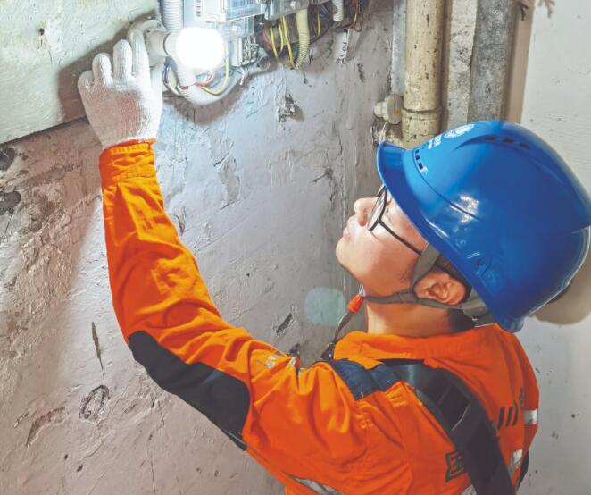 有一分熱，發(fā)一分光——“四川好人”瀘州供電公司員工李鳳麟的志愿服務(wù)故事