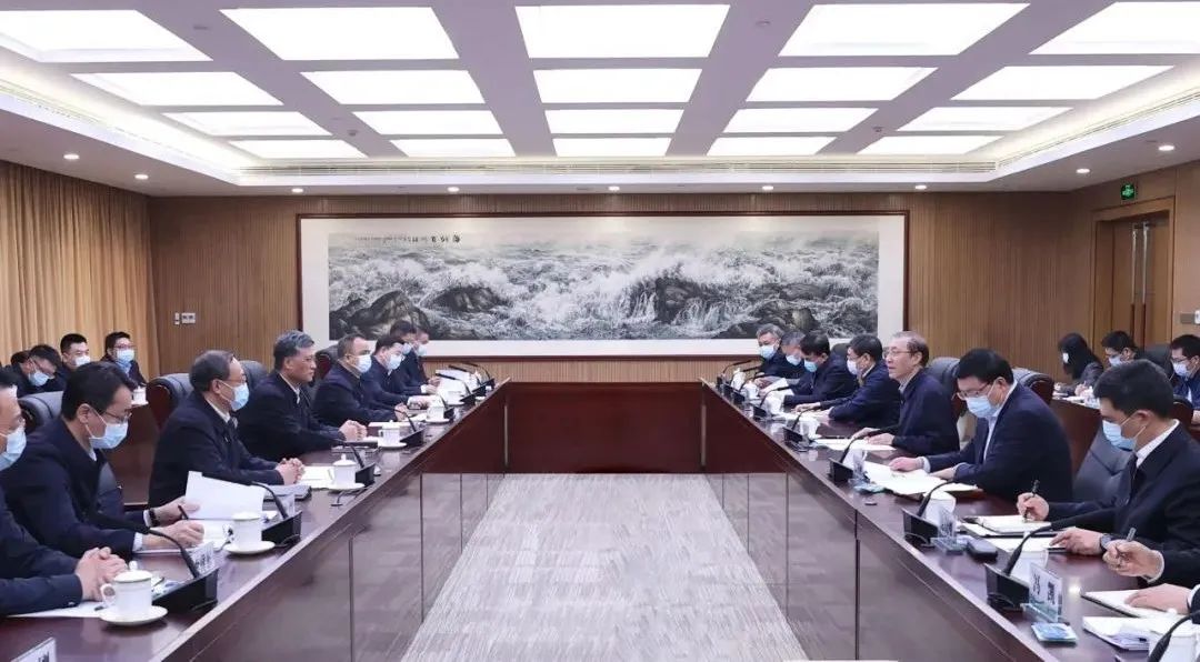 辛保安、張智剛與新疆維吾爾自治區(qū)、新疆生產(chǎn)建設(shè)兵團(tuán)領(lǐng)導(dǎo)會談