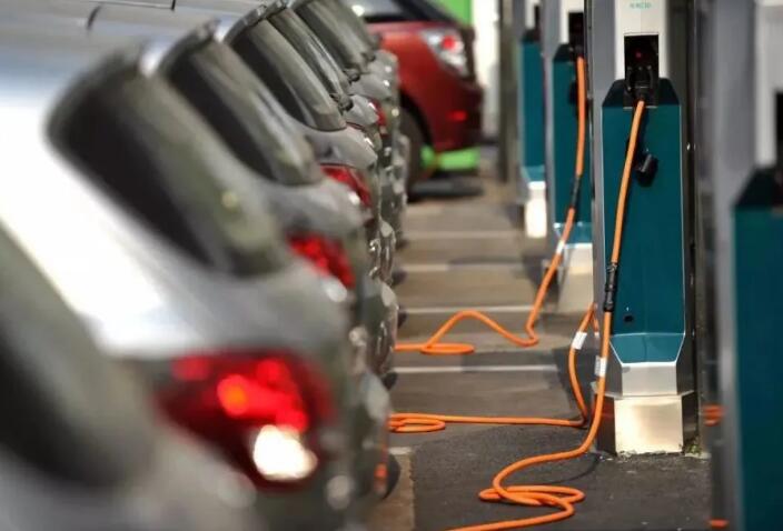 油價漲怕了，電動車主也笑不出