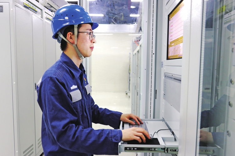 南方電網(wǎng)公司首批杰出級(jí)技能專家劉凱:因?yàn)闊釔?所以精彩