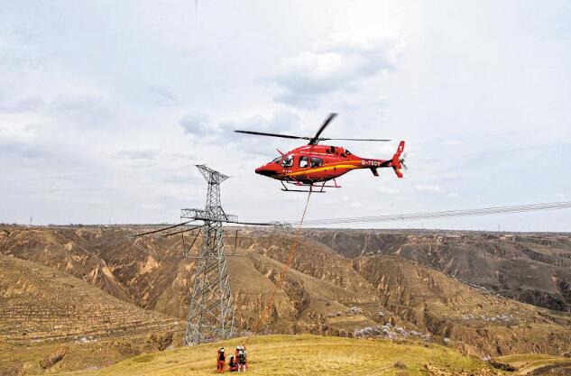 甘肅電網(wǎng)規(guī)?；馗邏壕€路直升機(jī)帶電作業(yè)啟動