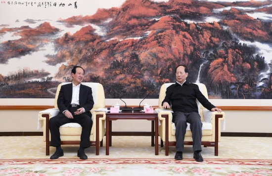 丁焰章拜會(huì)內(nèi)蒙古自治區(qū)黨委書記、人大常委會(huì)主任石泰峰