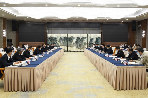 國(guó)家電網(wǎng)董事長(zhǎng)辛保安、總經(jīng)理張智剛拜會(huì)重慶市委書(shū)記陳敏爾、市長(zhǎng)胡衡華