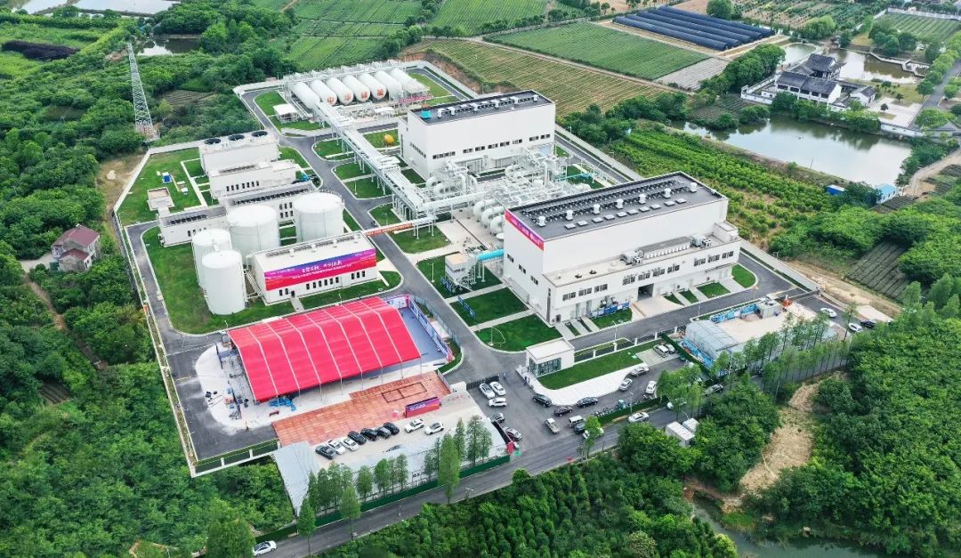 剛剛，世界首個(gè)非補(bǔ)燃?jí)嚎s空氣儲(chǔ)能電站投產(chǎn)!