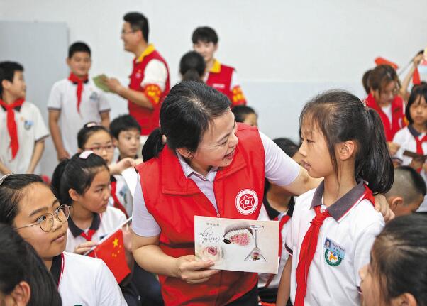 浙江永嘉縣紅十三愛心社25年，幫助4630名貧困學(xué)生