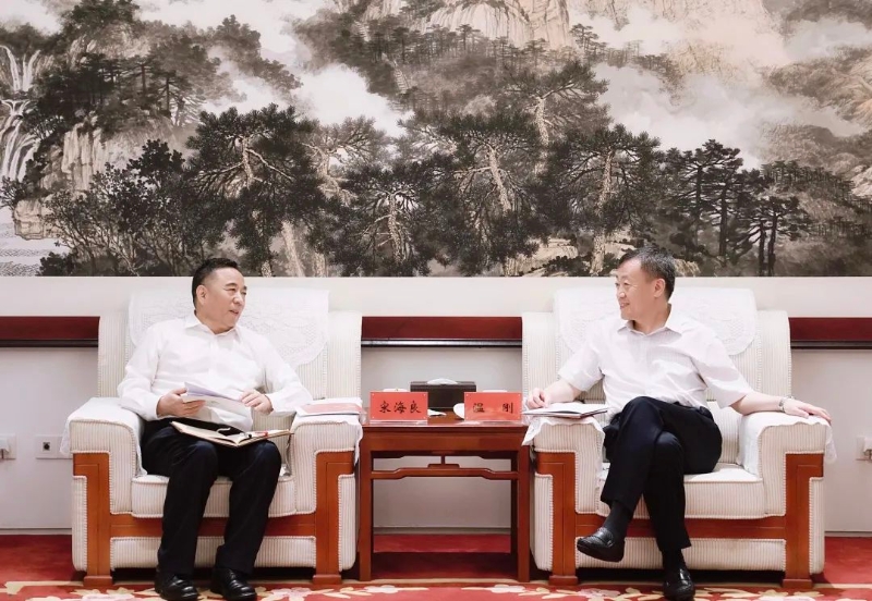 宋海良孫洪水與中國融通集團董事長溫剛、總經(jīng)理馬正武座談