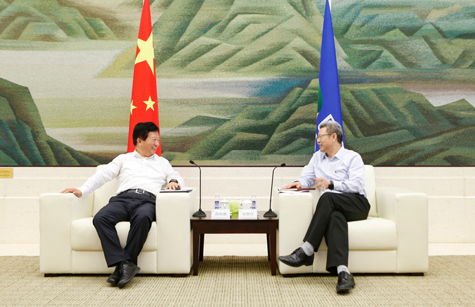 錢(qián)智民會(huì)見(jiàn)煙臺(tái)市委副書(shū)記、市長(zhǎng)鄭德雁