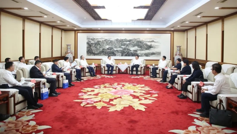 宋海良與內(nèi)蒙古自治區(qū)黨委常委、呼和浩特市委書(shū)記包鋼座談