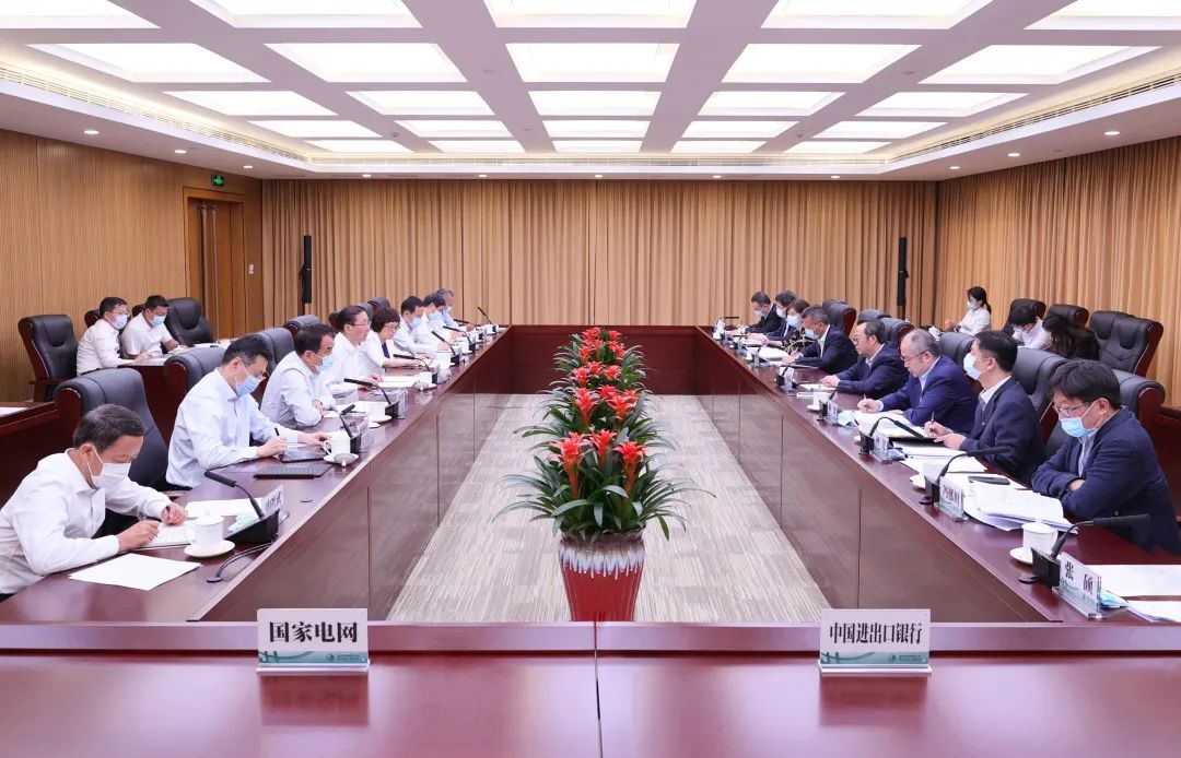 國家電網(wǎng)公司董事長、黨組書記辛保安與進(jìn)出口銀行董事長吳富林會談