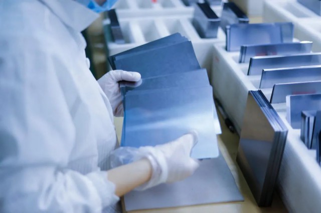 【索比月報】產(chǎn)量上升，新增產(chǎn)能逐步爬坡，新舊勢力繼續(xù)內(nèi)卷 ——9月光伏硅片市場總結(jié)