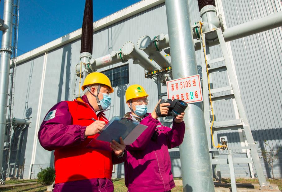 寒潮來(lái)襲!上海電力職工開(kāi)展特巡900次，保障電力主網(wǎng)架以最佳狀態(tài)迎寒潮