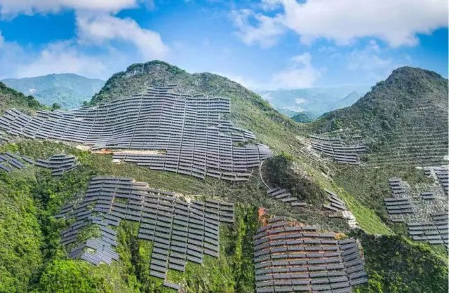 全國首例！吉電股份“大容量、高坡度”集中式山地光伏項目并網