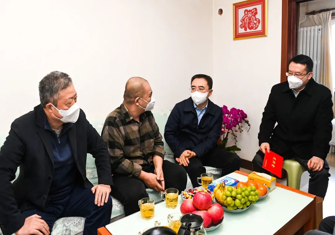 鄒磊、劉明勝走訪慰問退休老領(lǐng)導(dǎo)、勞模遺屬、困難黨員群眾