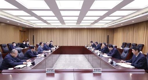 國家電網(wǎng)董事長、黨組書記辛保安與哈電集團(tuán)董事長、黨委書記曹志安會談