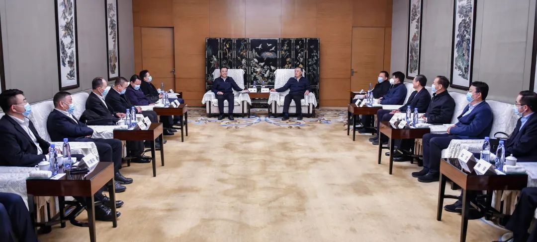 大唐集團黨組書記、董事長鄒磊與陜投集團董事長袁小寧、總經(jīng)理趙軍會談