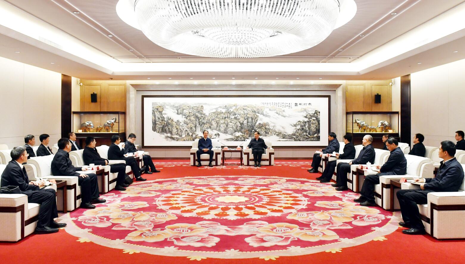 中國(guó)電建黨委書記、董事長(zhǎng)丁焰章與河北省委常委、石家莊市委書記張超超會(huì)談