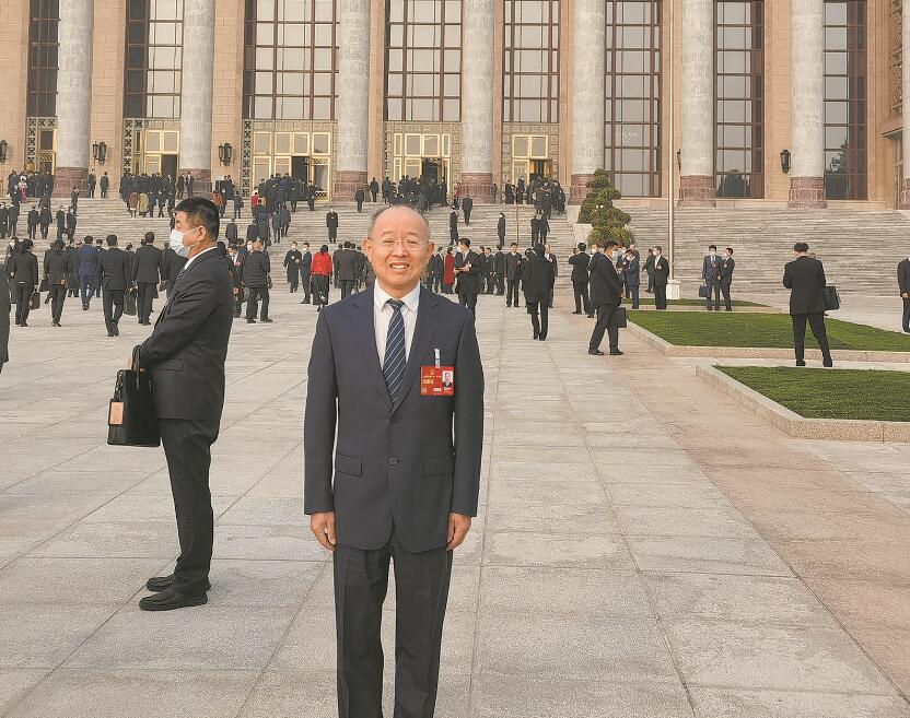 【兩會(huì)好聲音】全國人大代表 錢海軍:當(dāng)好百姓“點(diǎn)燈人” 讓服務(wù)更有溫度