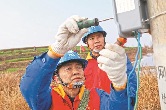 四川通江護航春灌用電，60支服務(wù)隊奔走田間