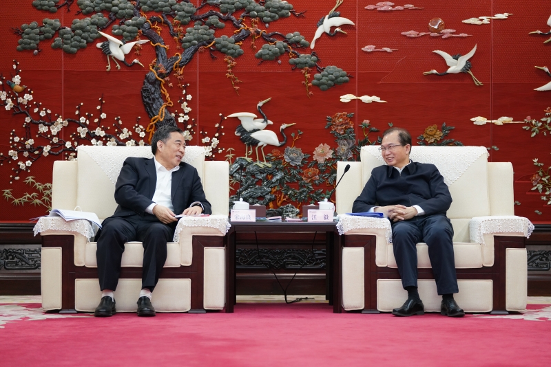 中國(guó)能建黨委書(shū)記、董事長(zhǎng)宋海良與中國(guó)華電黨組書(shū)記、董事長(zhǎng)江毅會(huì)談