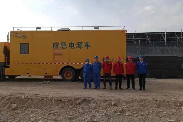 烏海市千里山供電公司：保電路上，我們一直在