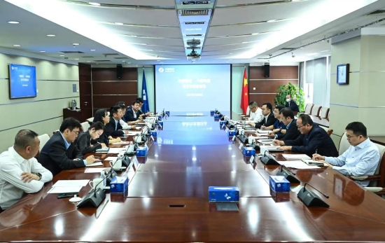 中國電建黨委常委、副總經(jīng)理劉源與中國建材股份副總裁王兵舉行會談