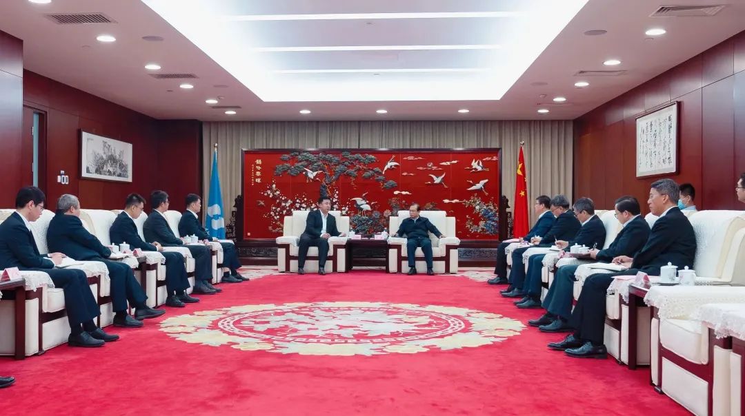 華電集團(tuán)董事長(zhǎng)江毅會(huì)見(jiàn)海博思創(chuàng)董事長(zhǎng)、總經(jīng)理張劍輝