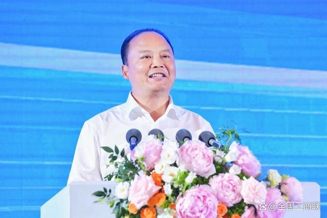 全國工商聯(lián)副主席，通威集團(tuán)董事局主席劉漢元：加快建設(shè)可再生能源 構(gòu)建川渝清潔能源一體化