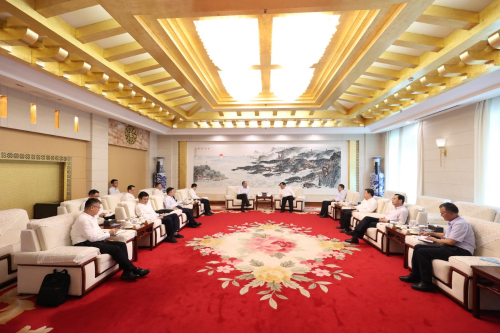 中國(guó)電建黨委副書(shū)記、總經(jīng)理王斌與山東省委常委、煙臺(tái)市委書(shū)記江成會(huì)談