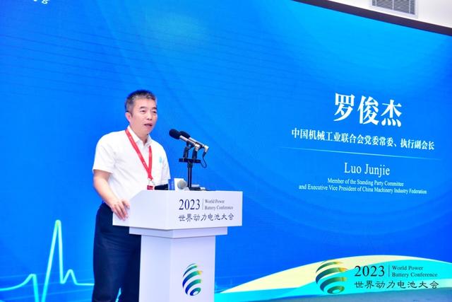 直擊世界動(dòng)力電池大會(huì)：“脫鉤斷鏈”風(fēng)險(xiǎn)來(lái)襲，中國(guó)新能源如何備戰(zhàn)?