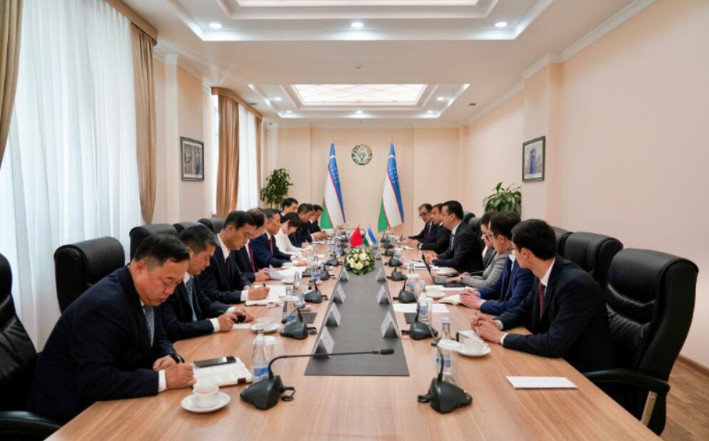 宋海良會(huì)見(jiàn)烏茲別克斯坦投資、工業(yè)與貿(mào)易部部長(zhǎng)庫(kù)德拉托夫·拉齊茲