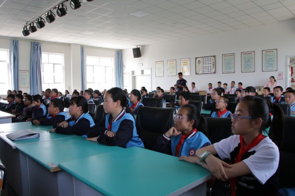 烏海供電公司聯(lián)合黨支部電力宣傳進(jìn)校園，“電”亮未來護(hù)成長