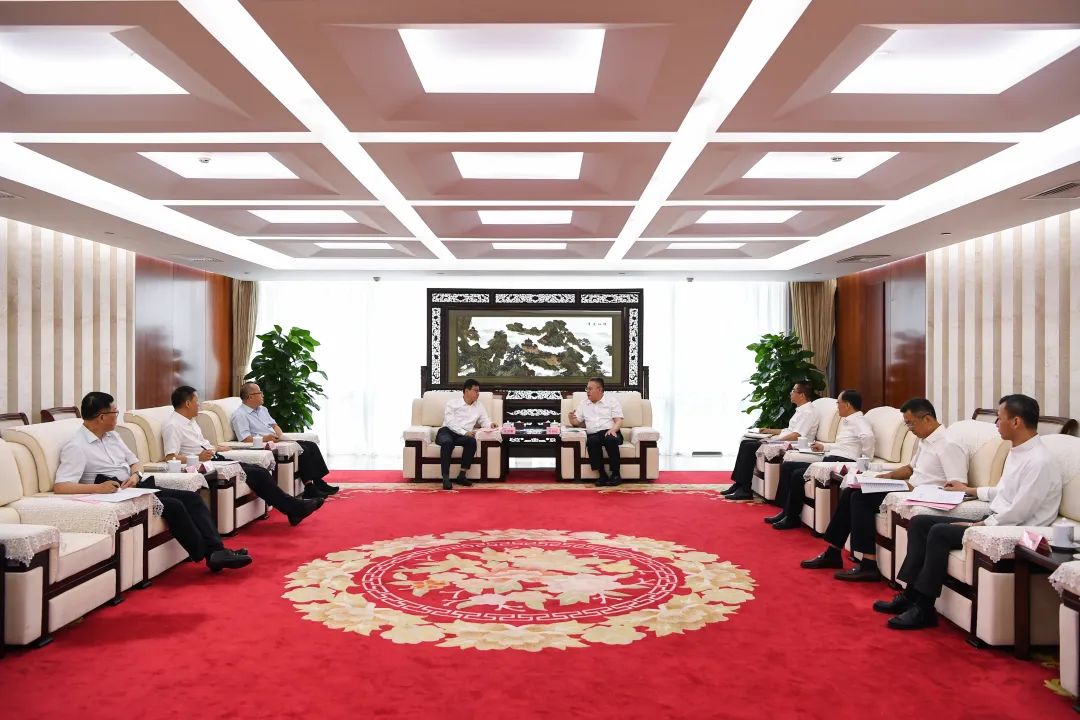 葉向東與甘肅省委常委、副省長張錦剛舉行會談