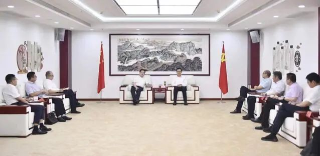 漯河市委書記秦保強(qiáng)、市長(zhǎng)黃鈁會(huì)見中國(guó)電建華中區(qū)總部黨委書記、總經(jīng)理蹇尚友一行