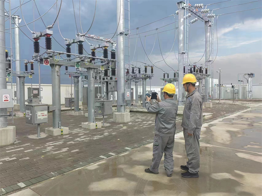 國網(wǎng)秦皇島供電公司全力應(yīng)對臺風(fēng)“杜蘇芮”確?？煽抗╇? width=